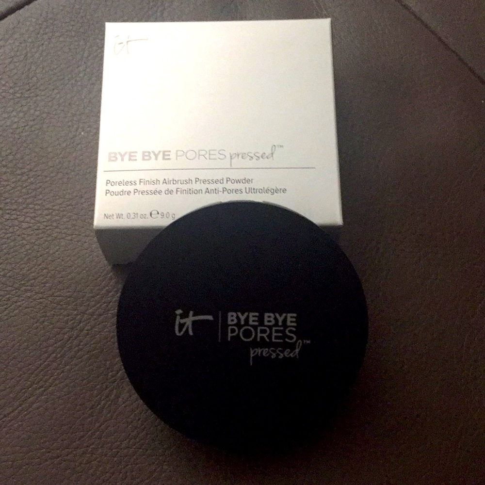 IT cosmetics Bye Bye pores pressed powder.